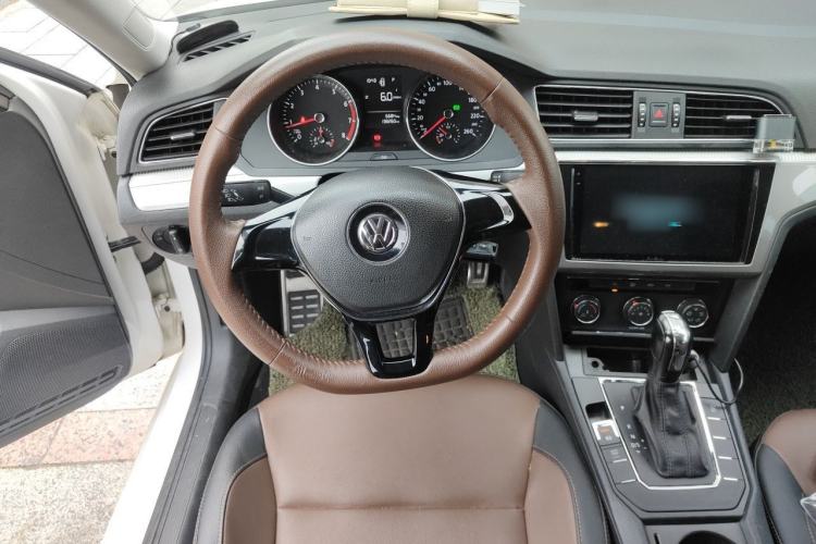 Used Volkswagen Lamando 2015 230TSI DSG Fashion Edition Steering Wheel