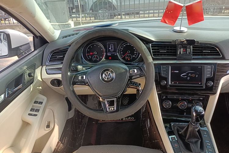 Used Volkswagen Lamando 2015 280TSI Manual Comfort Edition Steering Wheel