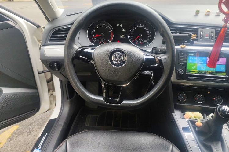 Used Volkswagen Lamando 2015 230TSI Manual Trend Edition Steering Wheel
