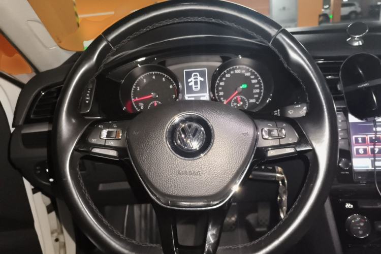 Used Volkswagen Lamando 2015 280TSI DSG Comfort Edition Steering Wheel