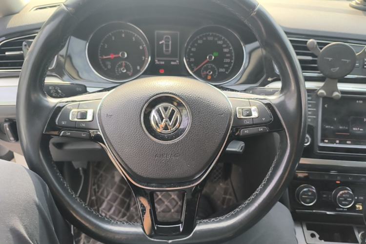 Used Volkswagen Lamando 2015 280TSI DSG Comfort Edition Steering Wheel