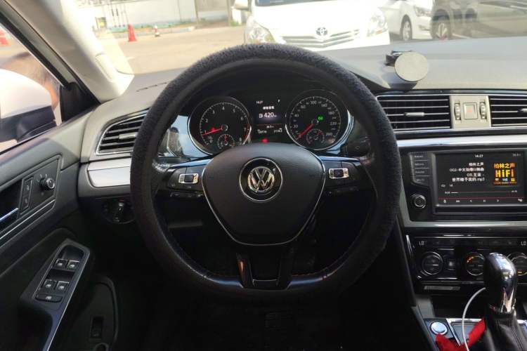 Used Volkswagen Lamando 2015 280TSI DSG Luxury Edition Steering Wheel