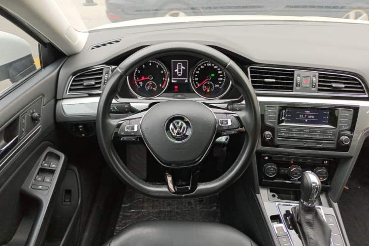 Used Volkswagen Lamando 2015 280TSI DSG Comfort Edition Steering Wheel