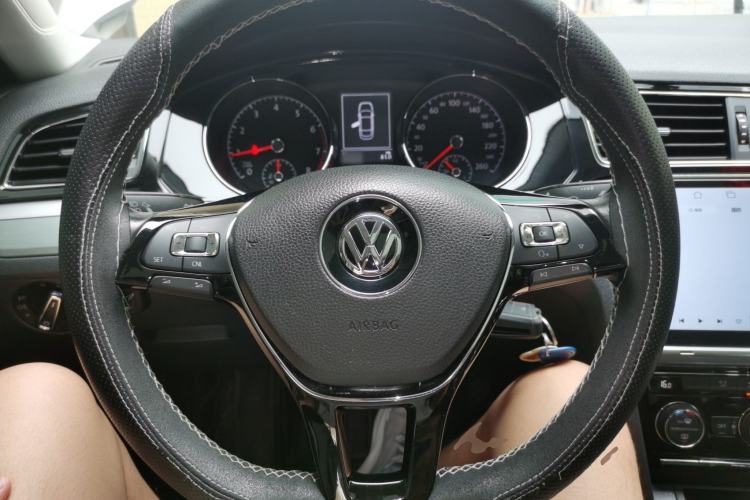 Used Volkswagen Lamando 2015 280TSI DSG Comfort Edition Steering Wheel