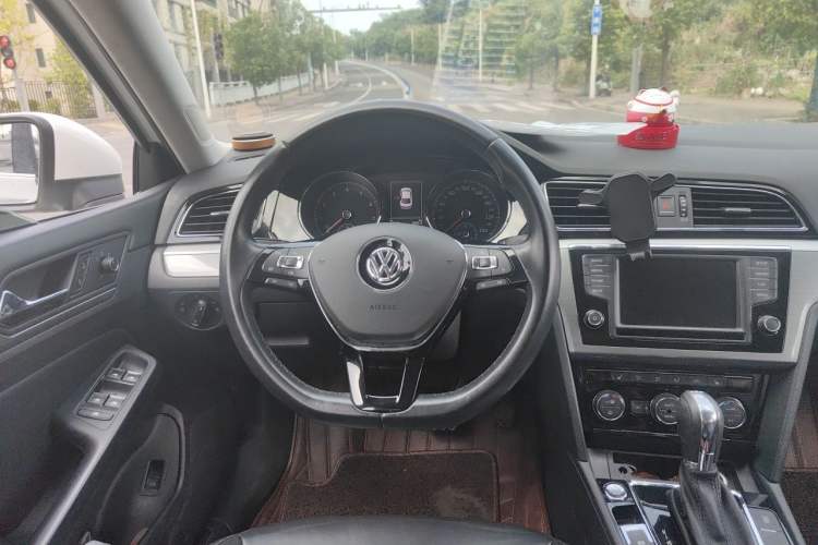 Used Volkswagen Lamando 2015 280TSI DSG Luxury Edition Steering Wheel