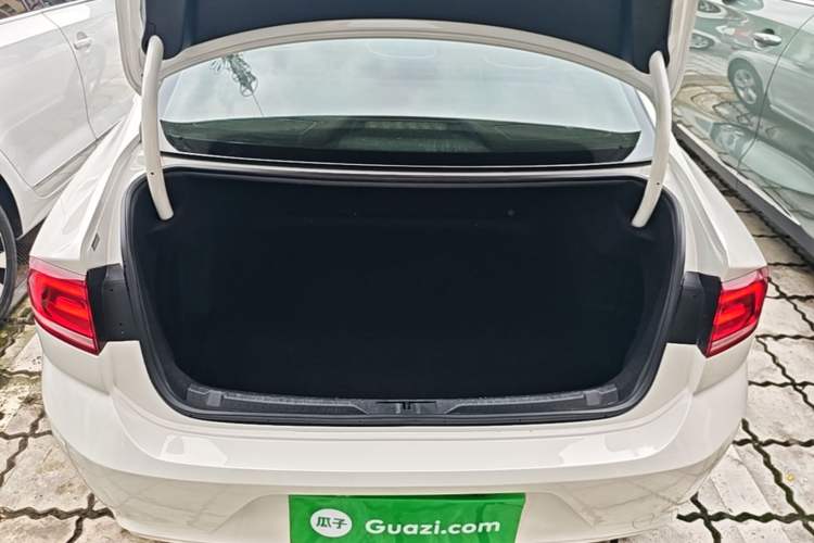 Used Volkswagen Lamando 2015 230TSI DSG Fashion Edition Trunk