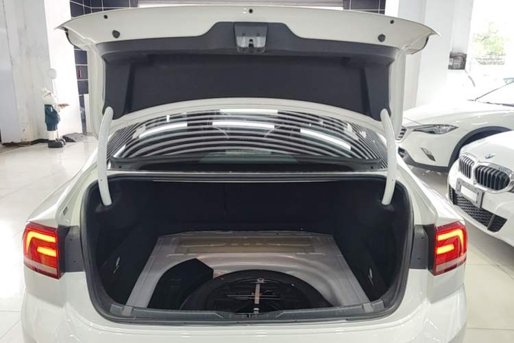 Used Volkswagen Lamando 2015 280TSI DSG Comfort Edition Trunk