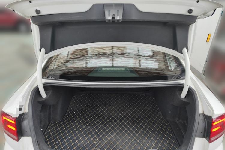 Used Volkswagen Lamando 2015 280TSI DSG Comfort Edition Trunk