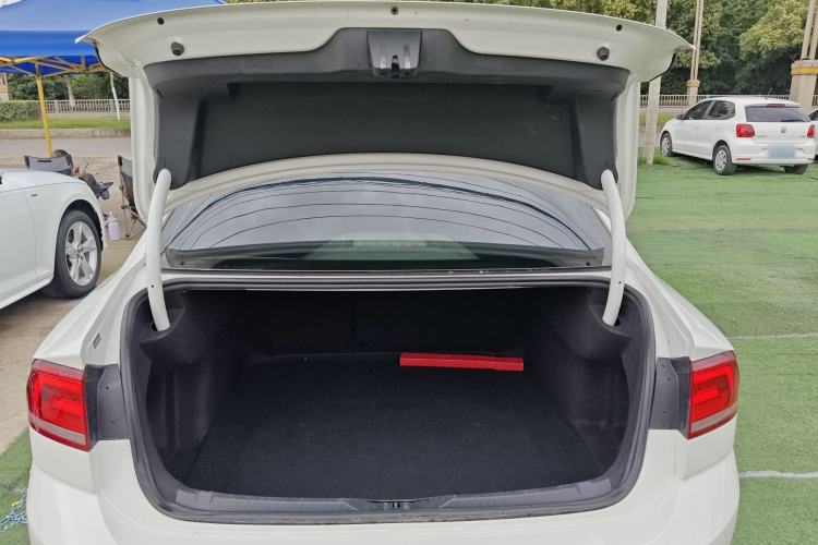 Used Volkswagen Lamando 2015 280TSI DSG Comfort Edition Trunk