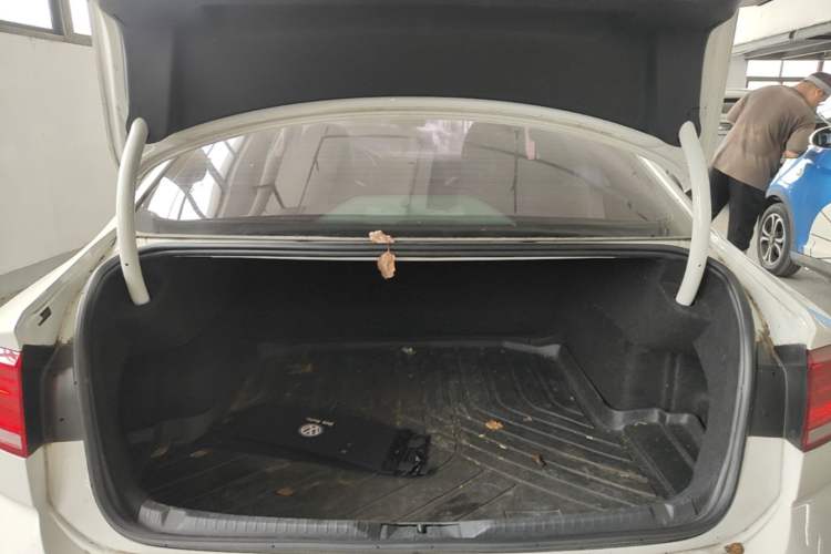 Used Volkswagen Lamando 2015 230TSI DSG Fashion Edition Trunk