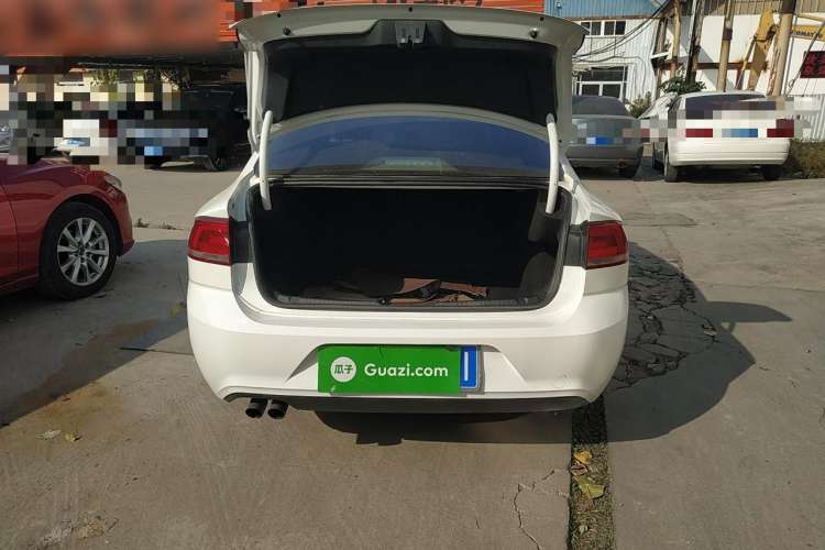 Used Volkswagen Lamando 2015 230TSI Manual Trend Edition Trunk