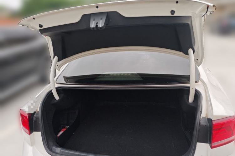 Used Volkswagen Lamando 2015 330TSI DSG Comfort Edition Trunk