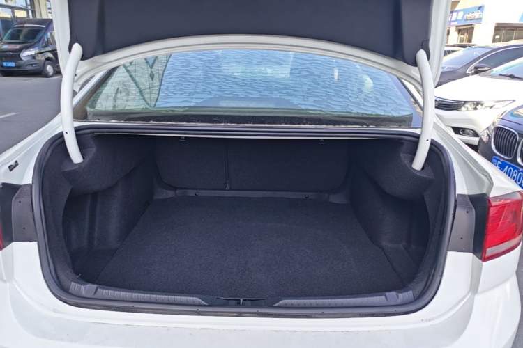Used Volkswagen Lamando 2015 230TSI DSG Fashion Edition Trunk