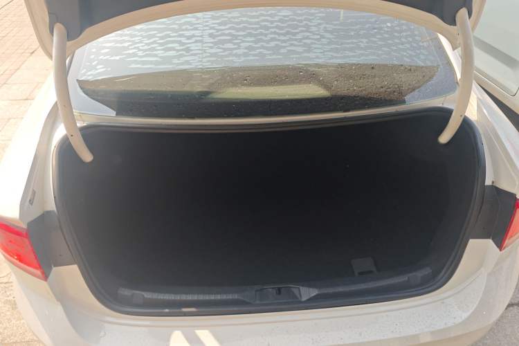 Used Volkswagen Lamando 2015 280TSI DSG Comfort Edition Trunk