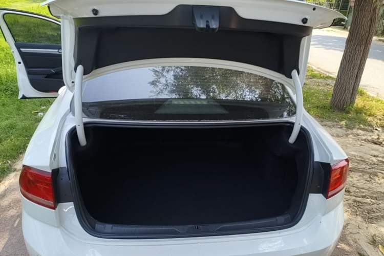 Used Volkswagen Lamando 2015 330TSI DSG Comfort Edition Trunk