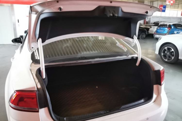 Used Volkswagen Lamando 2015 230TSI DSG Fashion Edition Trunk