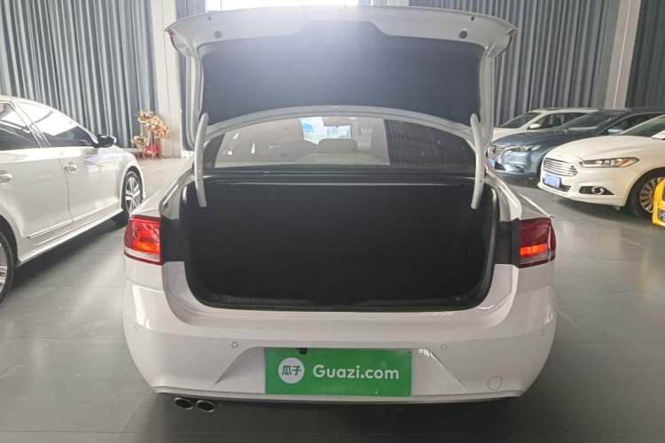 Used Volkswagen Lamando 2015 280TSI DSG Comfort Edition Trunk