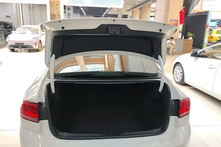 Used Volkswagen Lamando 2015 280TSI DSG Comfort Edition Trunk