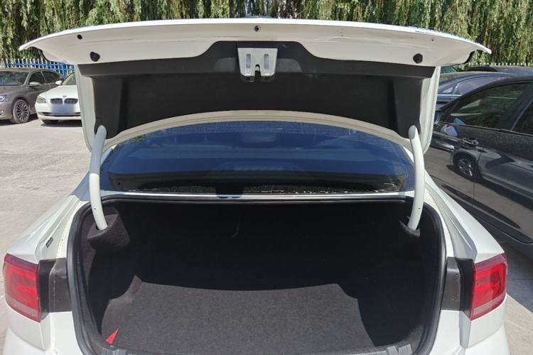 Used Volkswagen Lamando 2015 230TSI DSG Fashion Edition Trunk