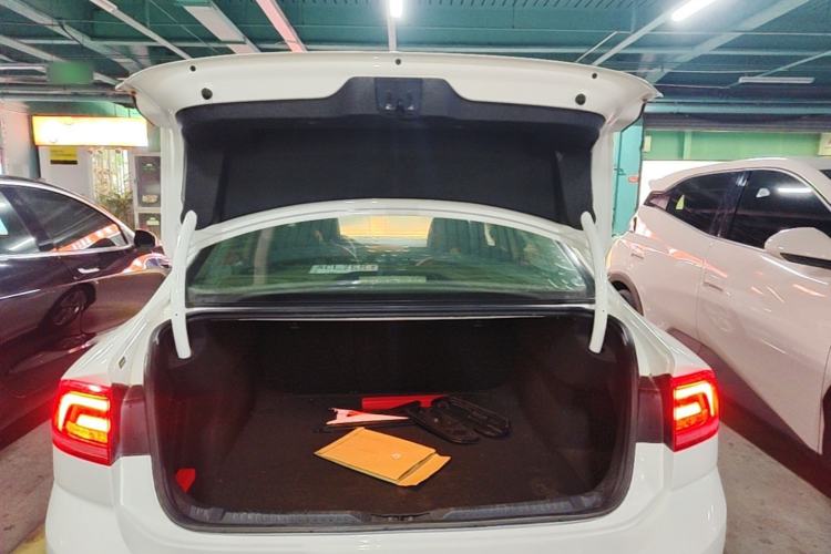 Used Volkswagen Lamando 2015 230TSI DSG Fashion Edition Trunk