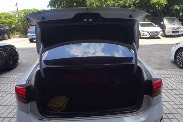 Used Volkswagen Lamando 2015 230TSI DSG Fashion Edition Trunk