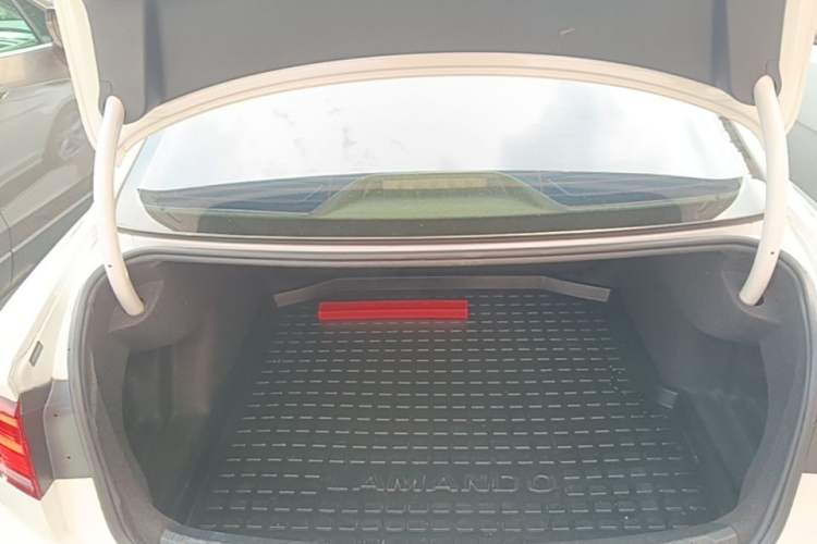 Used Volkswagen Lamando 2015 280TSI DSG Comfort Edition Trunk