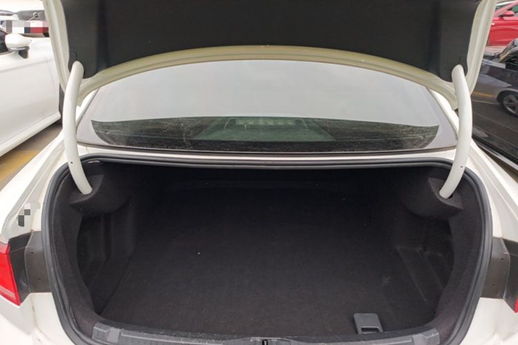 Used Volkswagen Lamando 2015 280TSI DSG Comfort Edition Trunk