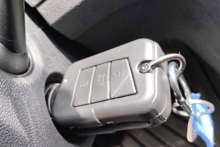 Used Volkswagen Lamando 2015 280TSI Manual Comfort Edition Vehicle Key