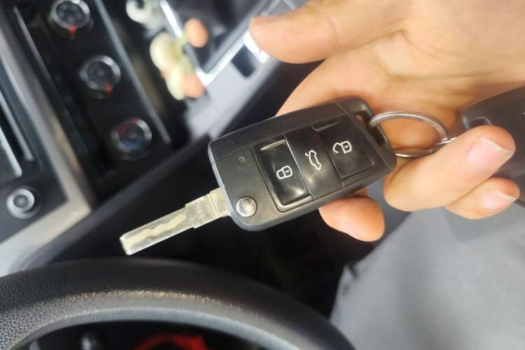 Used Volkswagen Lamando 2015 230TSI Manual Trend Edition Vehicle Key
