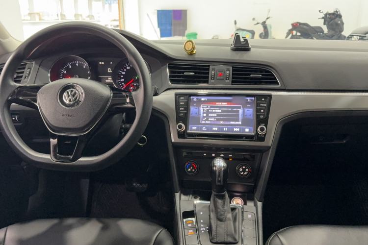 Used Volkswagen Lamando 2015 230TSI DSG Fashion Edition Audio And AC Panel