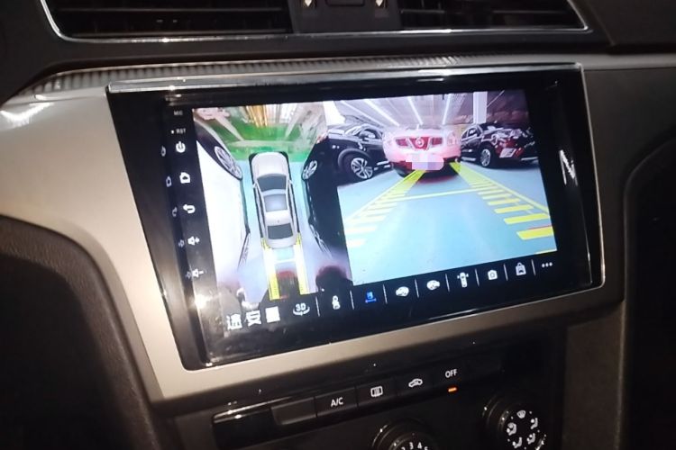 Used Volkswagen Lamando 2015 230TSI DSG Fashion Edition Audio And AC Panel