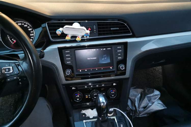 Used Volkswagen Lamando 2015 280TSI DSG Comfort Edition Audio And AC Panel