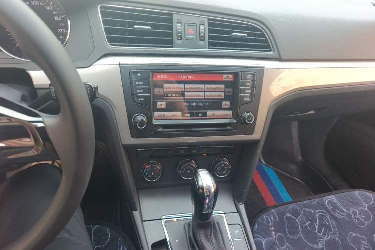 Used Volkswagen Lamando 2015 230TSI DSG Fashion Edition Audio And AC Panel