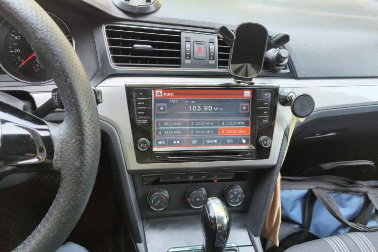 Used Volkswagen Lamando 2015 230TSI DSG Fashion Edition Audio And AC Panel