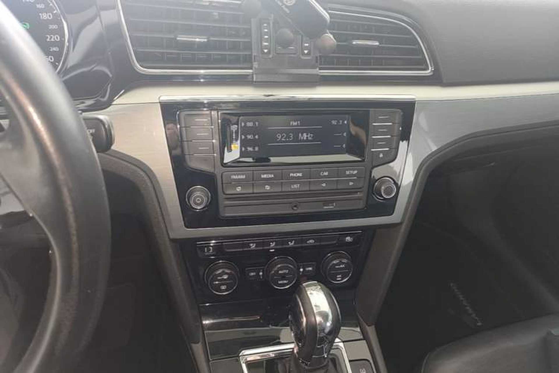 Used Volkswagen Lamando 2015 330TSI DSG Comfort Edition Audio And AC Panel