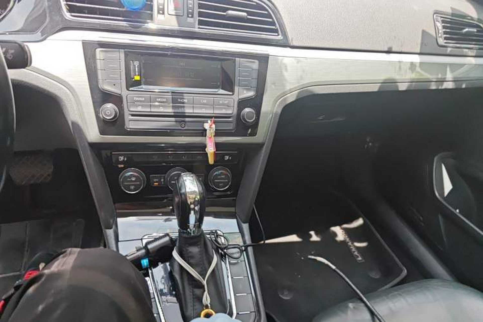 Used Volkswagen Lamando 2015 280TSI DSG Comfort Edition Audio And AC Panel