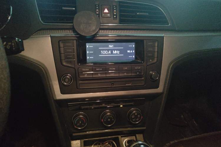 Used Volkswagen Lamando 2015 230TSI Manual Trend Edition Audio And AC Panel