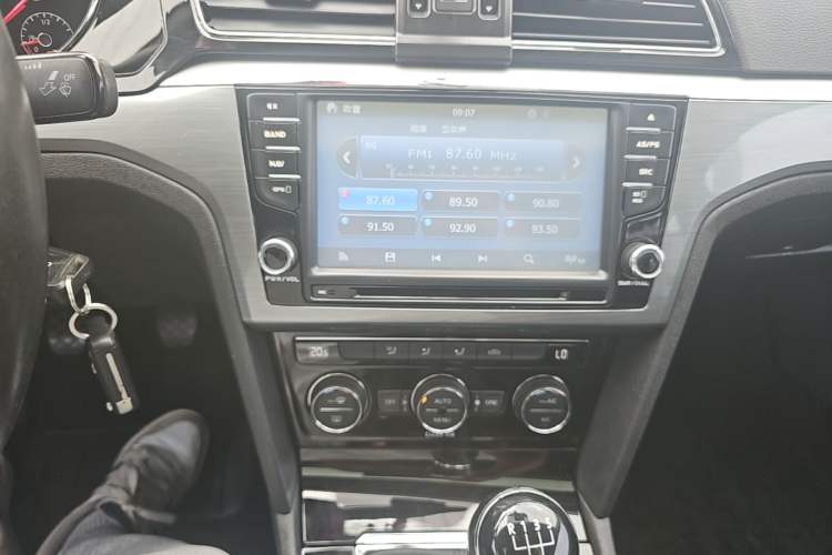 Used Volkswagen Lamando 2015 280TSI Manual Comfort Edition Audio And AC Panel