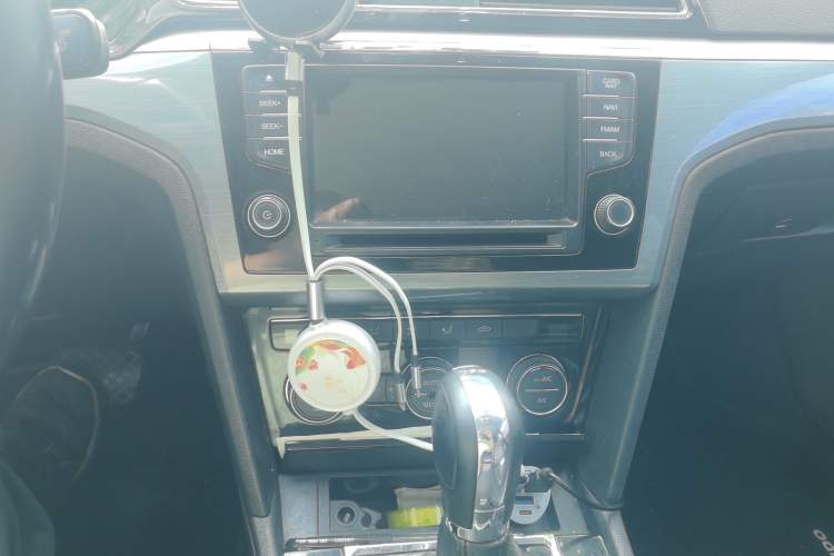 Used Volkswagen Lamando 2015 280TSI DSG Comfort Edition Audio And AC Panel