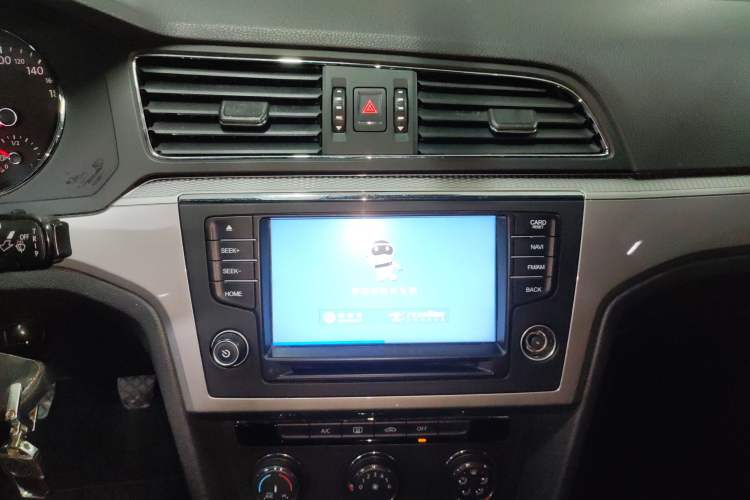 Used Volkswagen Lamando 2015 230TSI Manual Trend Edition Audio And AC Panel
