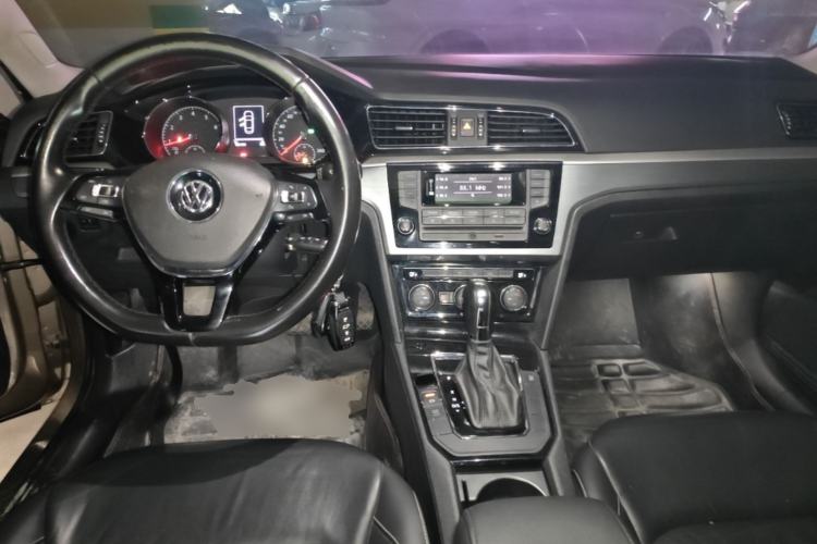 Used Volkswagen Lamando 2015 280TSI DSG Comfort Edition Center Console