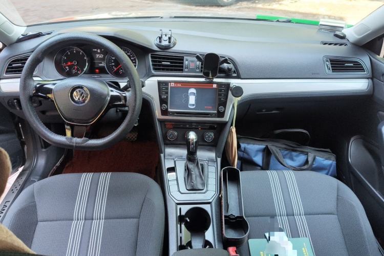 Used Volkswagen Lamando 2015 230TSI DSG Fashion Edition Center Console