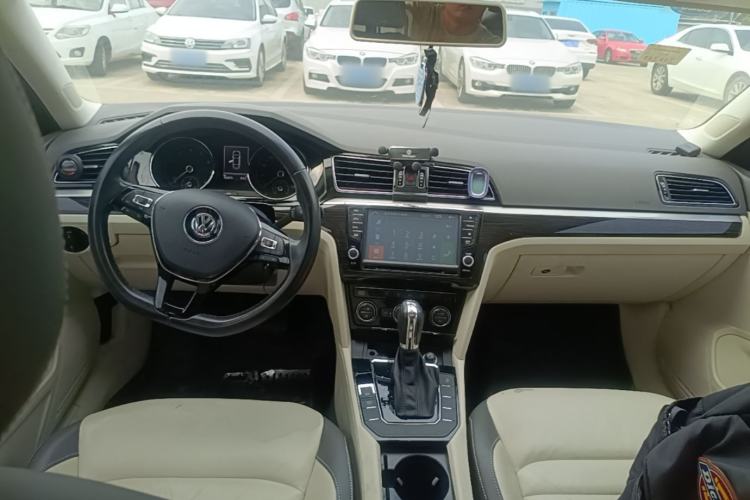 Used Volkswagen Lamando 2015 280TSI DSG Comfort Edition Center Console