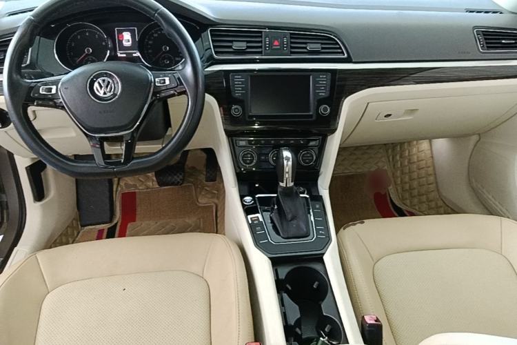 Used Volkswagen Lamando 2015 280TSI DSG Luxury Edition Center Console