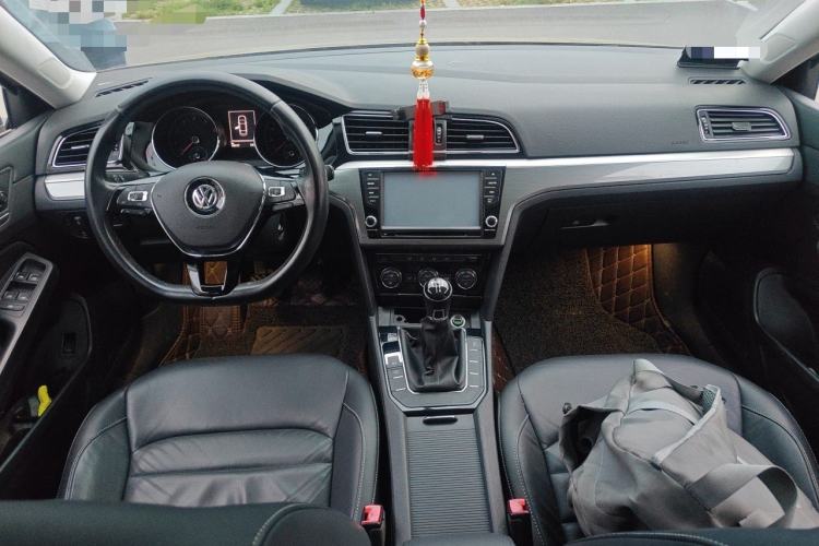 Used Volkswagen Lamando 2015 280TSI Manual Comfort Edition Center Console