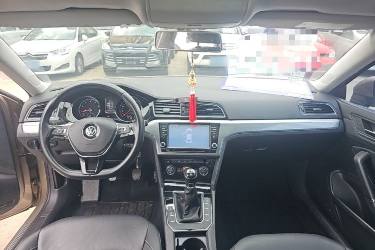 Used Volkswagen Lamando 2015 280TSI Manual Comfort Edition Center Console