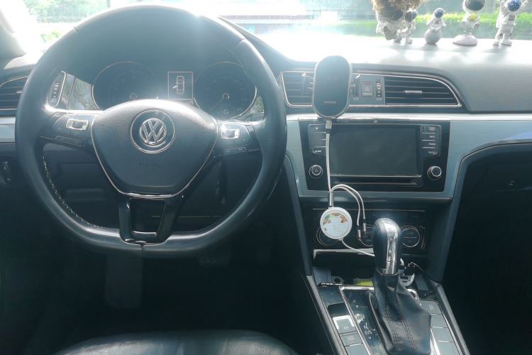 Used Volkswagen Lamando 2015 280TSI DSG Comfort Edition Center Console