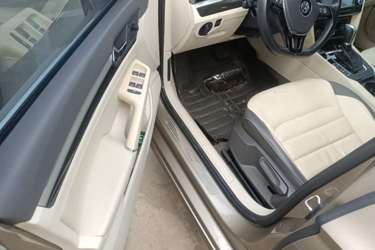 Used Volkswagen Lamando 2015 280TSI DSG Comfort Edition Driver Seat