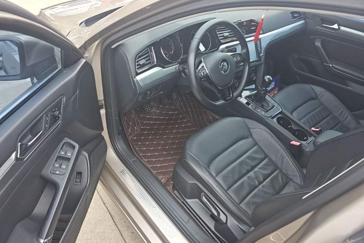 Used Volkswagen Lamando 2015 280TSI Manual Comfort Edition Driver Seat