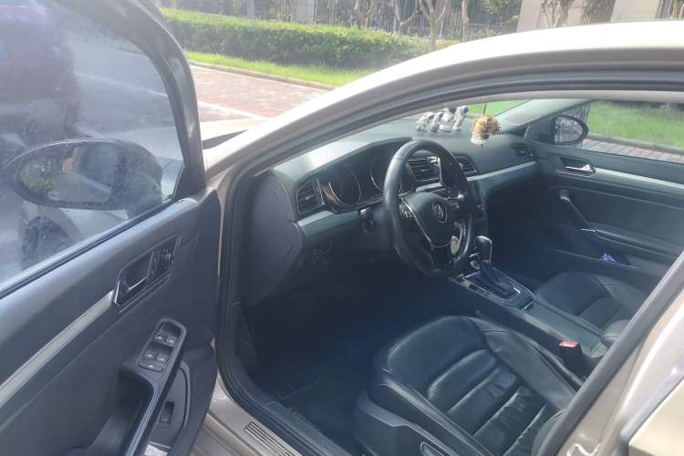 Used Volkswagen Lamando 2015 280TSI DSG Comfort Edition Driver Seat